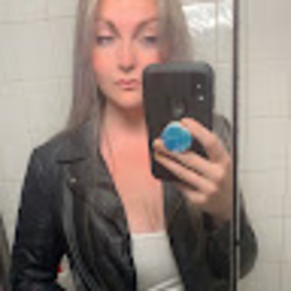 Meet your Posher, Stephanie - Picture 1 of 1